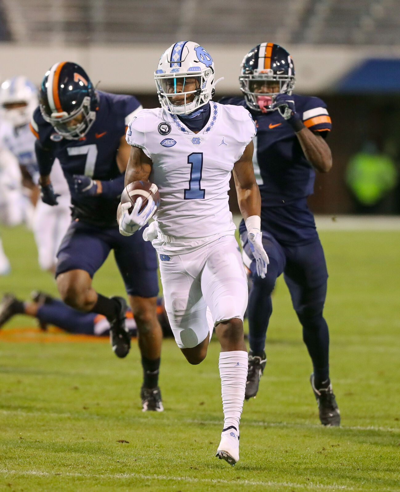 103120-cdp-sports-uva-unc556.JPG